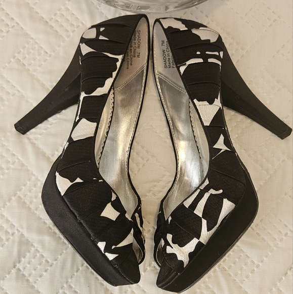 Michelangelo High (3-3.9 in) Heel Height Heels for Women Black and White - Picture 5 of 8